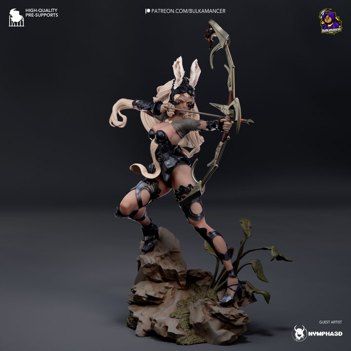 Fran | Fan Sculpted Statue
