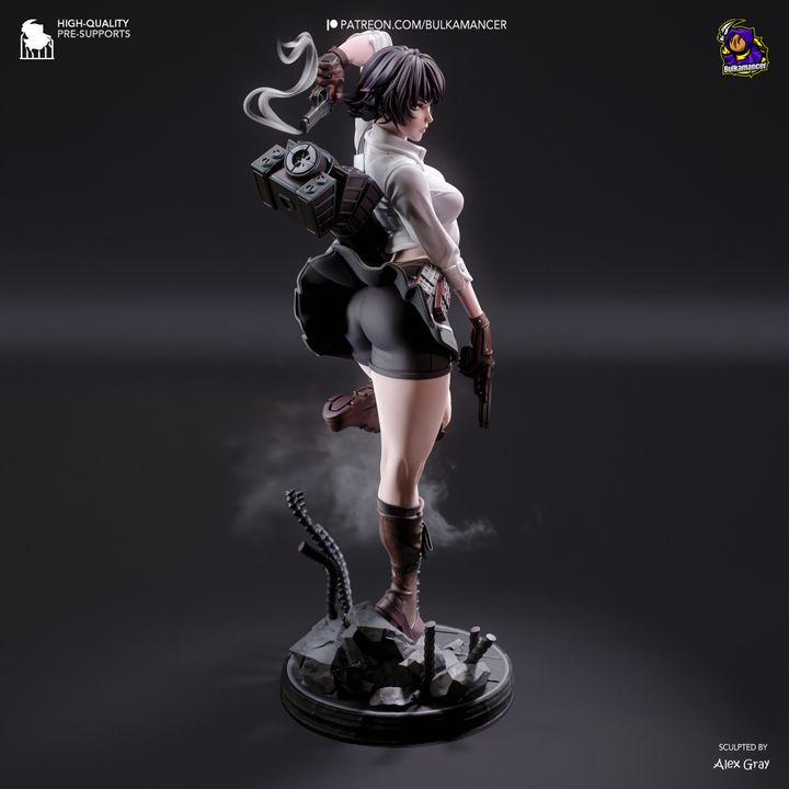 Lady | Fan Sculpted Statue