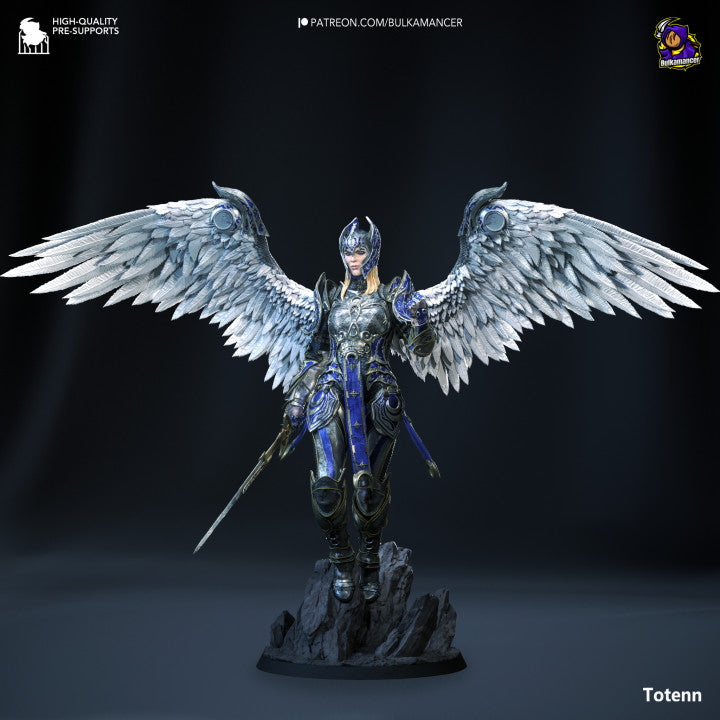 Dame Aylin | Fan Sculpted Statue