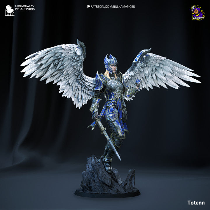 Dame Aylin | Fan Sculpted Statue
