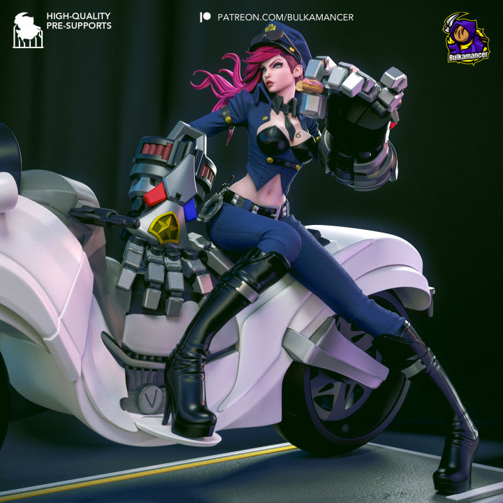 Officer Vi | Fan Sculpted Statue