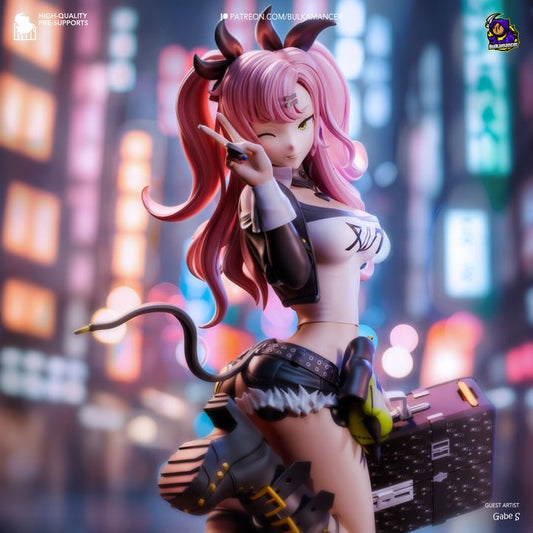 Nicole | Fan Sculpted Statue