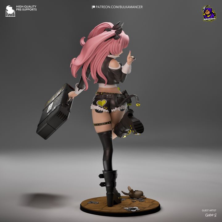Nicole | Fan Sculpted Statue
