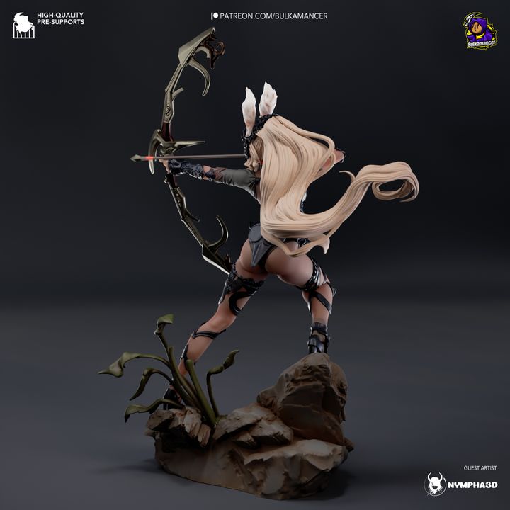 Fran | Fan Sculpted Statue
